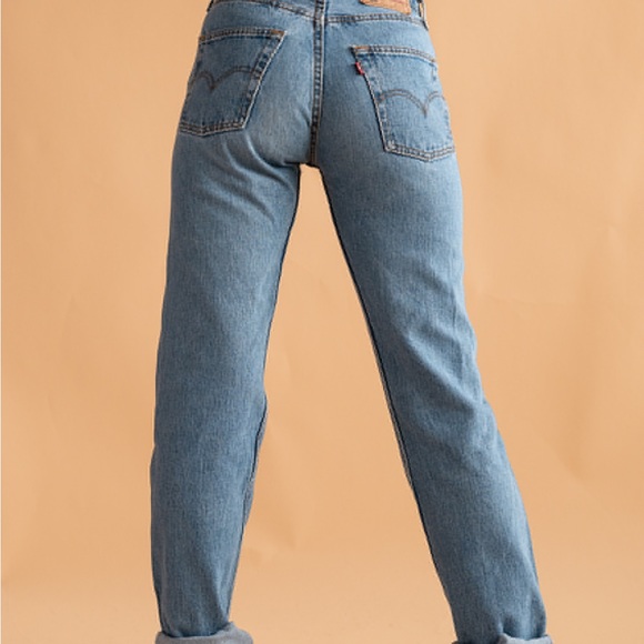 4th- Levis Jeans - Picture 6 of 7